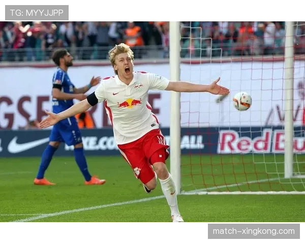 莱比锡快速转换结合边路突进，控球率优势转化为进攻层次感